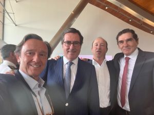 Antonio Babío (padrino FHS), Antonio Garamendi (Presidente CEOE), Manuel Cendoya (Vicepresidente Santander España)